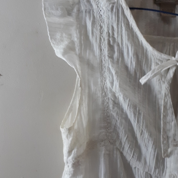 Woman's white cotton summer top w tie - Picture 4 of 4